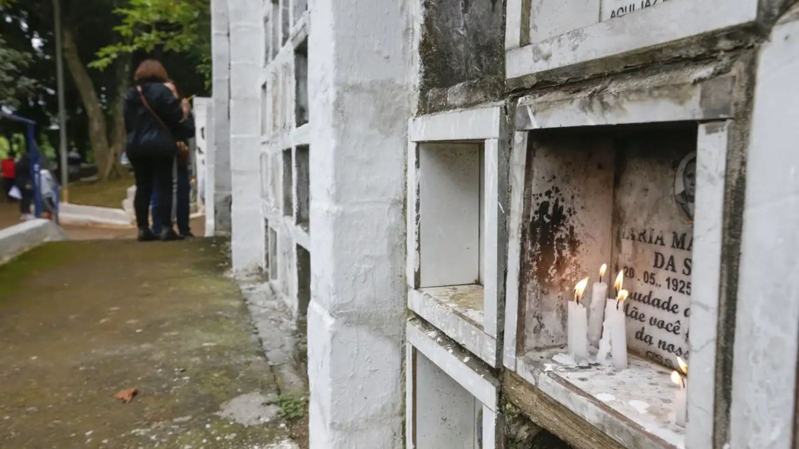 Preço para manter jazigo sobe em até 15 vezes em cemitério da Zona Norte de SP