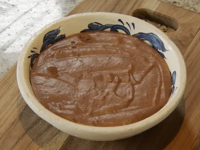 Essa mousse de chocolate cremosona tem cara de domingo e apenas quatro ingredientes