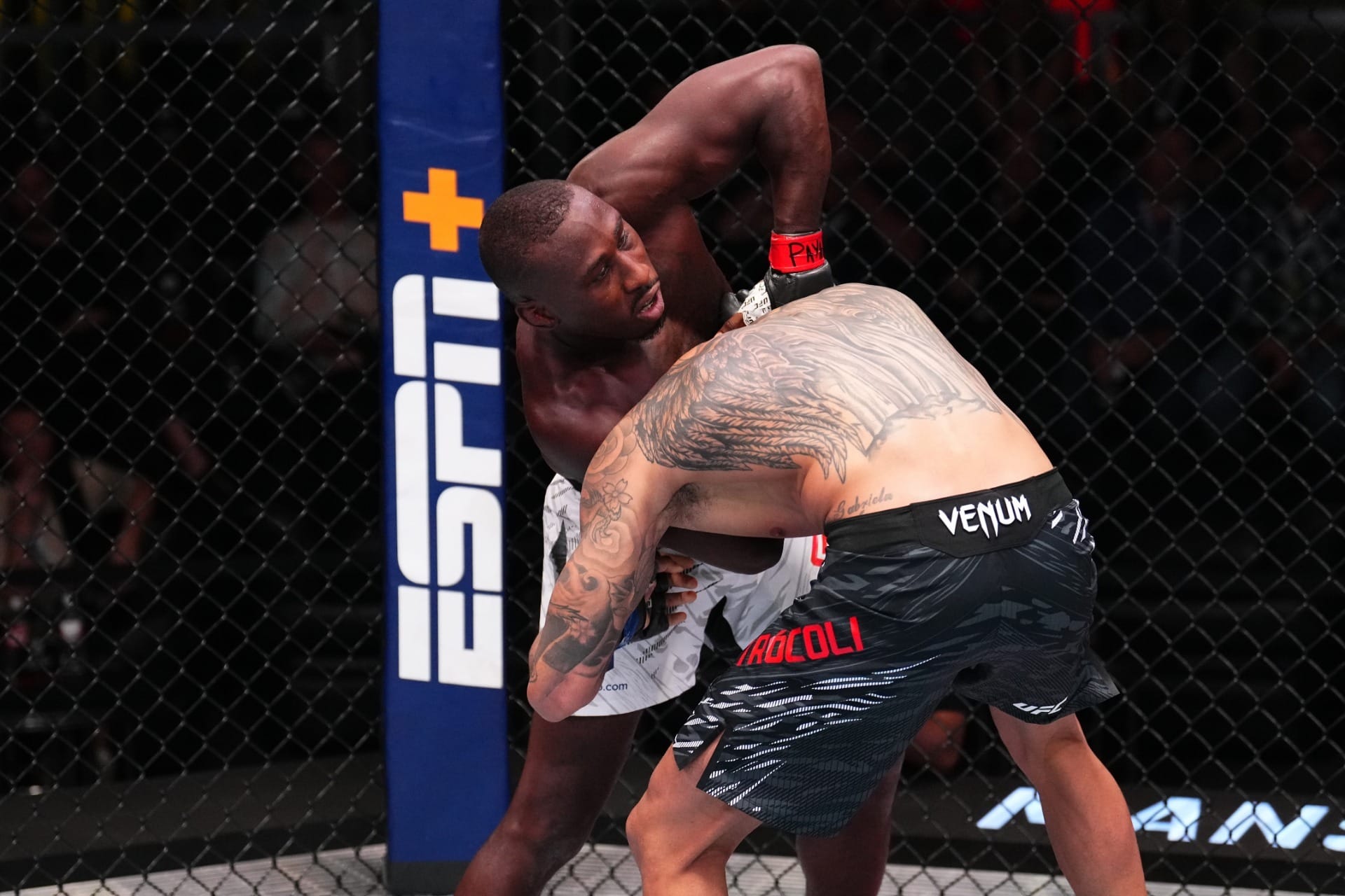 UFC Vegas 100: Antonio "Malvado" Trócoli é finalizado em pé no primeiro round