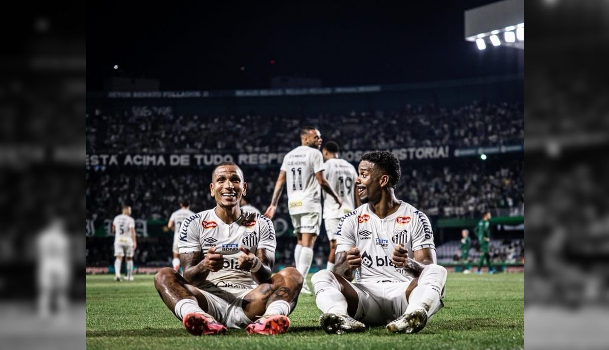 Santos bate Coritiba, volta para Série A e fica perto do título