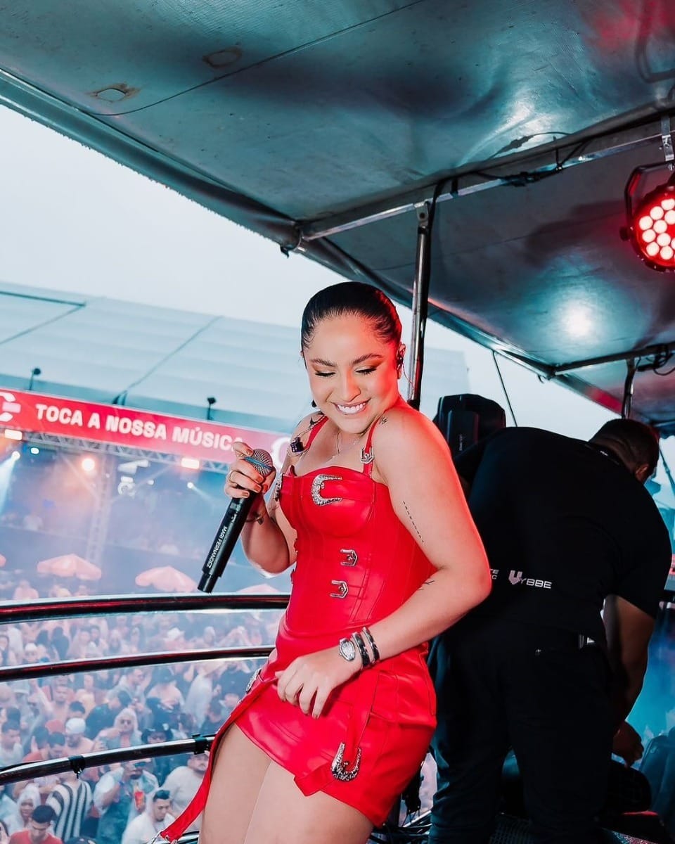 Mari Fernandez explica transição na carreira: “Já vinha namorando o sertanejo”