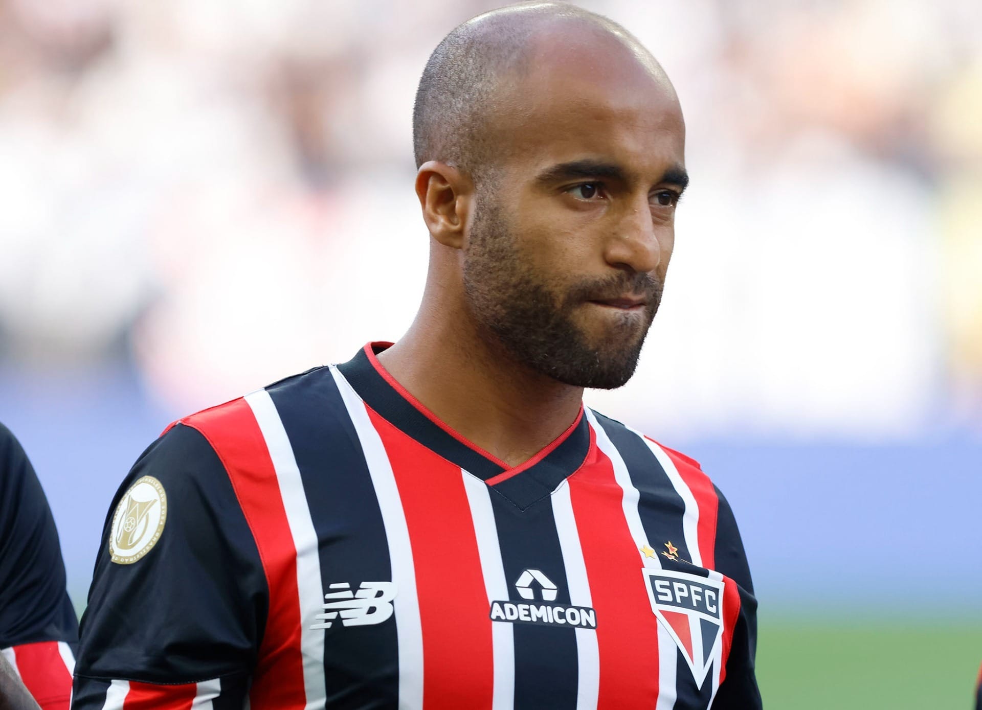 Lucas diz que movimento contra gramado sintético não é por lesões: "O esporte é diferente"