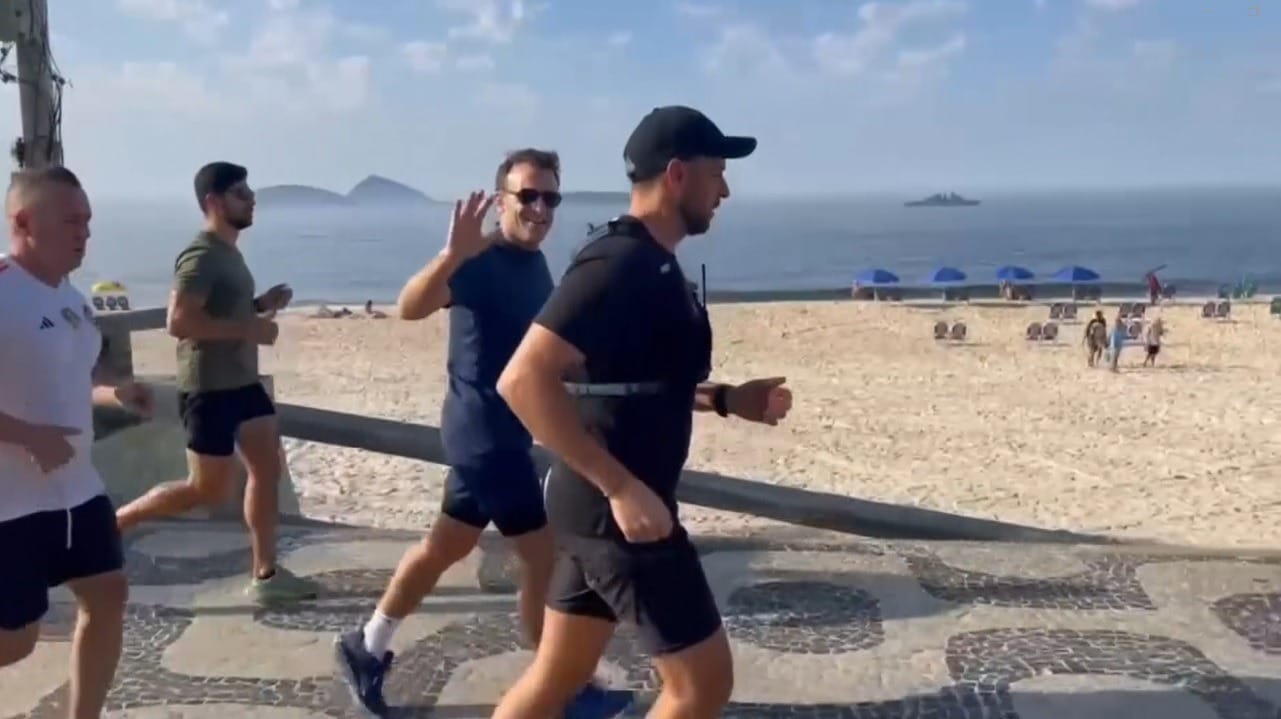 Vídeo: Macron corre na orla da praia de Ipanema antes do encerramento do G20 no RJ
