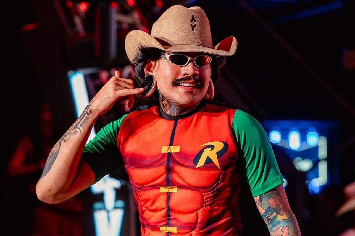Quem é Jiraya Uai, DJ que mistura ritmos e se apresenta com um tipo de "Carreta Furacão"