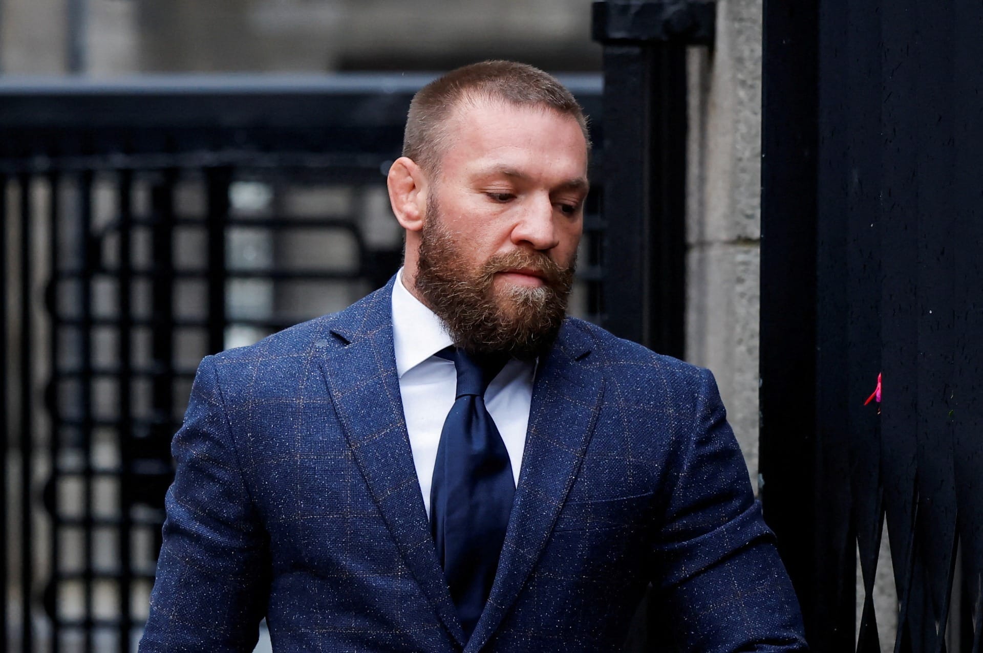 Conor McGregor revela desejo de concorrer à presidência da Irlanda após encontro com Trump