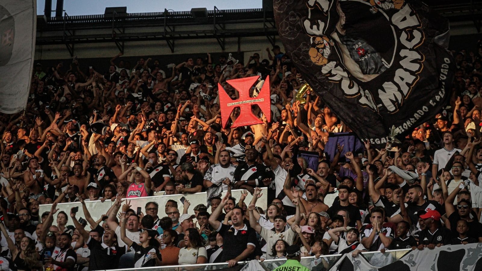 Vasco entra com pedido de recuperação judicial da SAF e do clube associativo