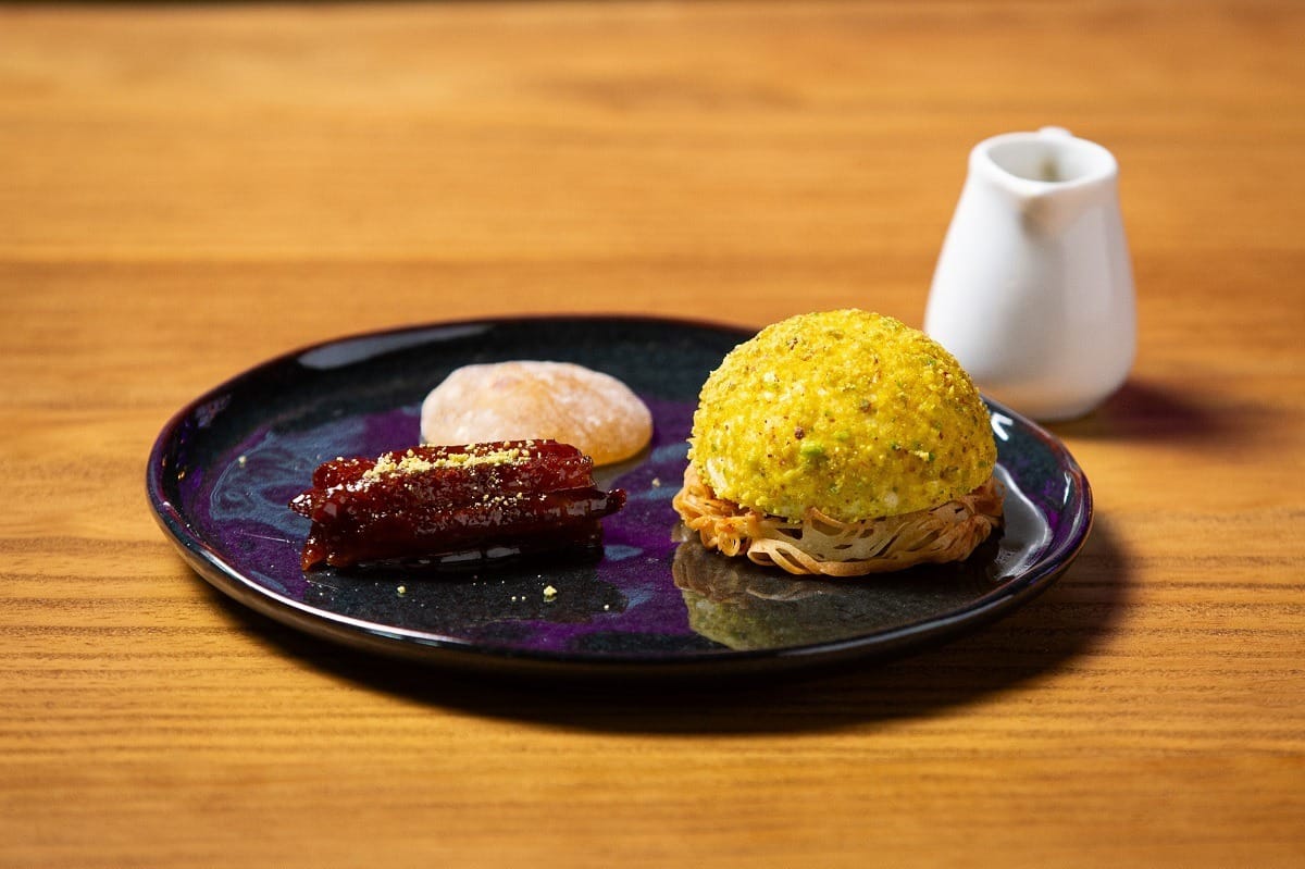 Petit four turco com lokum de cupuaçu, tulumba de jabuticaba e cheesecake de pistache | Band Receitas