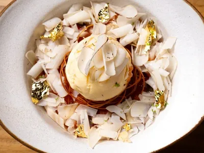 Sorvete de flor-de-laranjeira com compota de maracujá e figo | Band Receitas