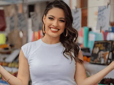 Bia do Brás fala de virgindade e dificuldade em flertar: 'Tem quem fique intimidado'