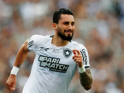 Alex Telles lembra emoção do título da Libertadores do Botafogo