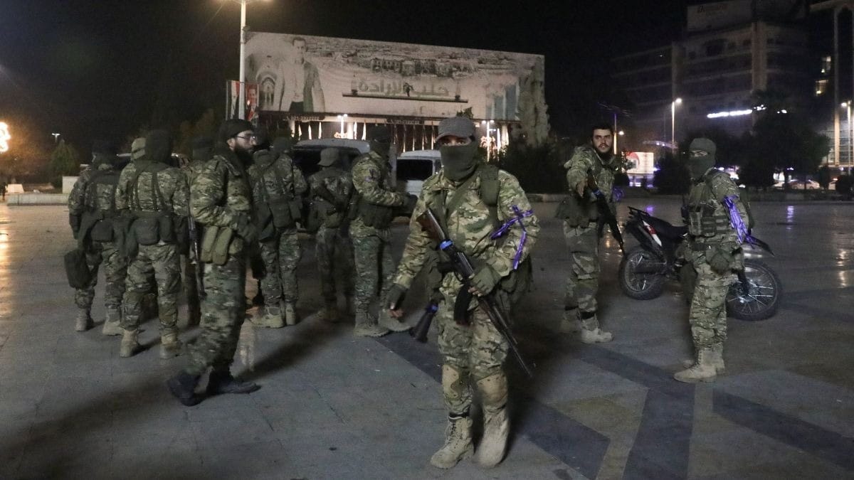 Combatentes rebeldes sírios anunciaram o controle de Homs, a segunda maior cidade do país