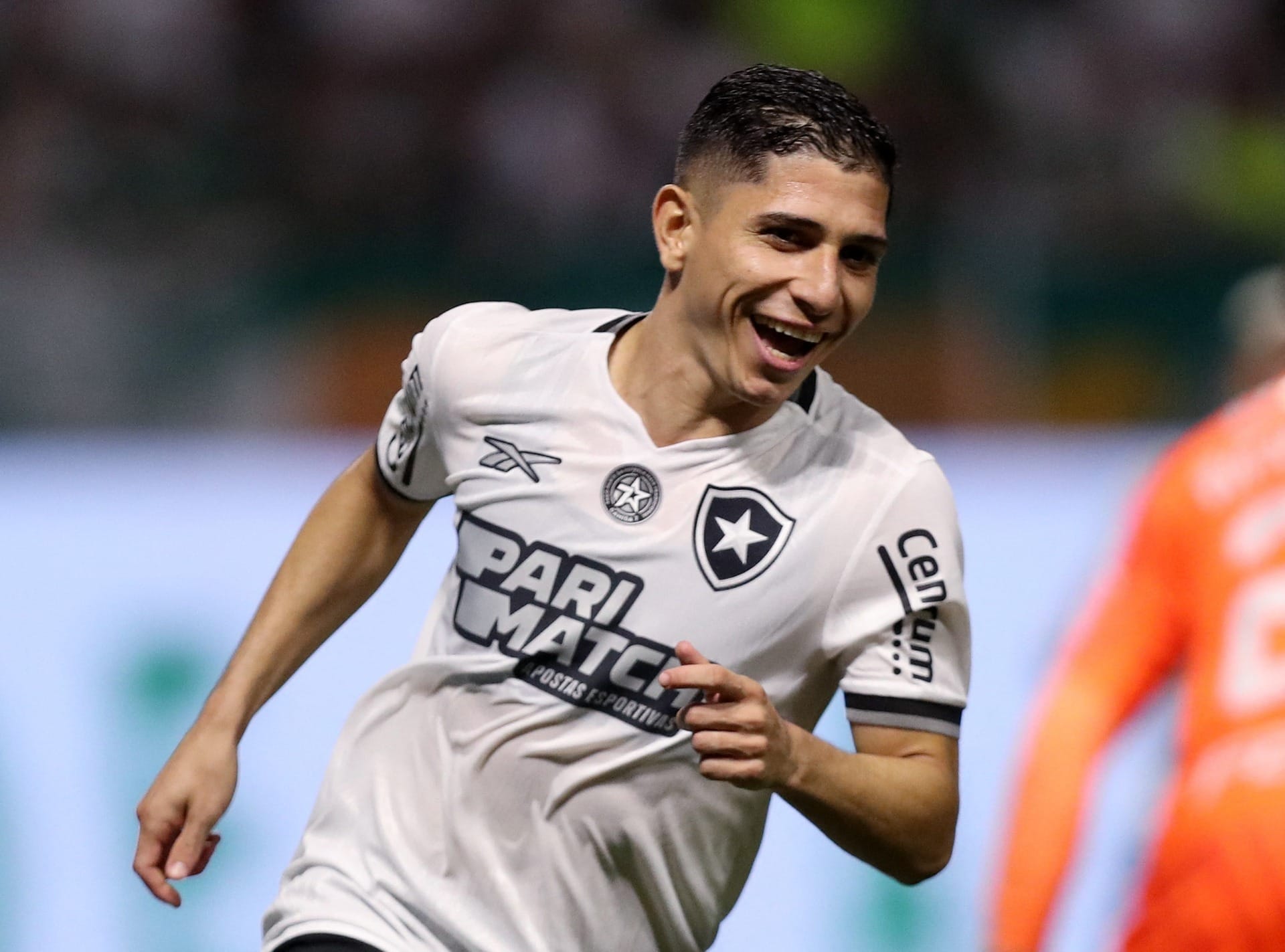 Savarino exalta mentalidade do Botafogo e despista sobre duelo contra o Real Madrid no Mundial