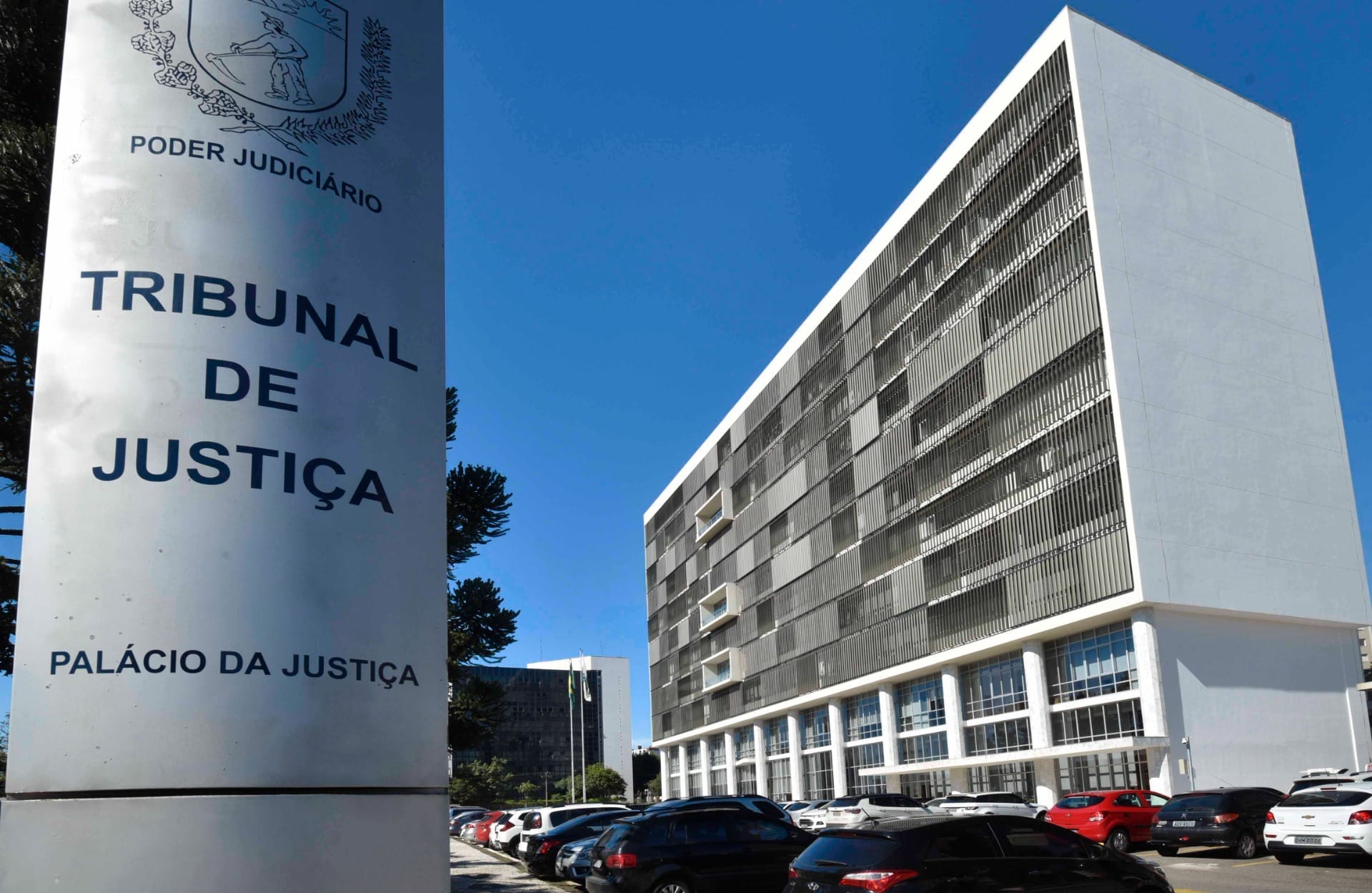 STF manda Tribunais de Justiça devolverem benefícios pagos acima do teto