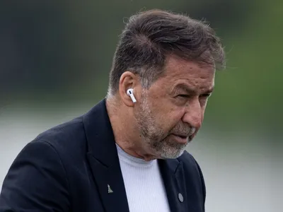 Conselho aprova impeachment de Augusto Melo no Corinthians; presidente é afastado