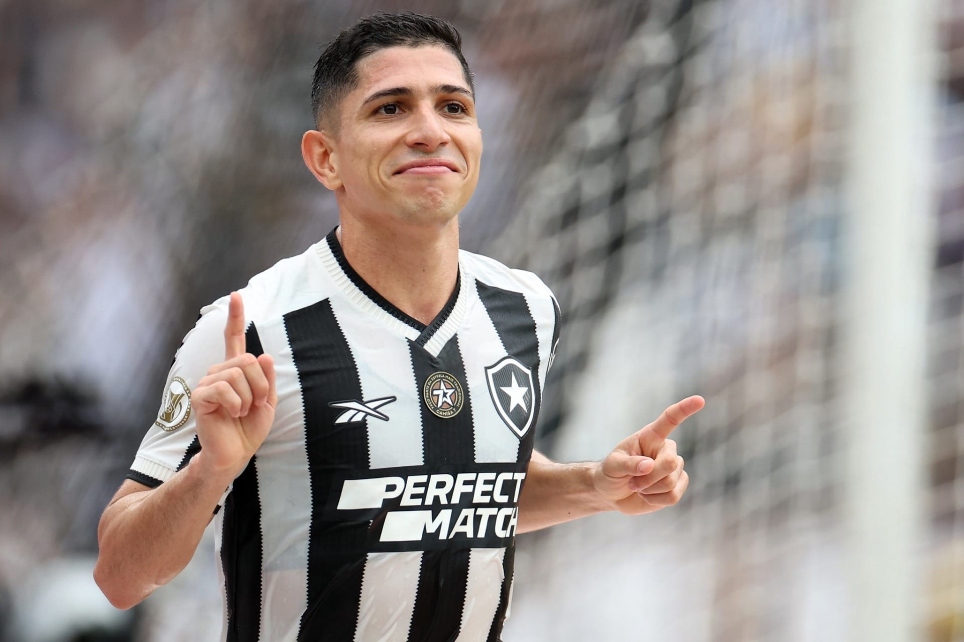 Savarino não consegue deixar a Venezuela e adia retorno ao Botafogo