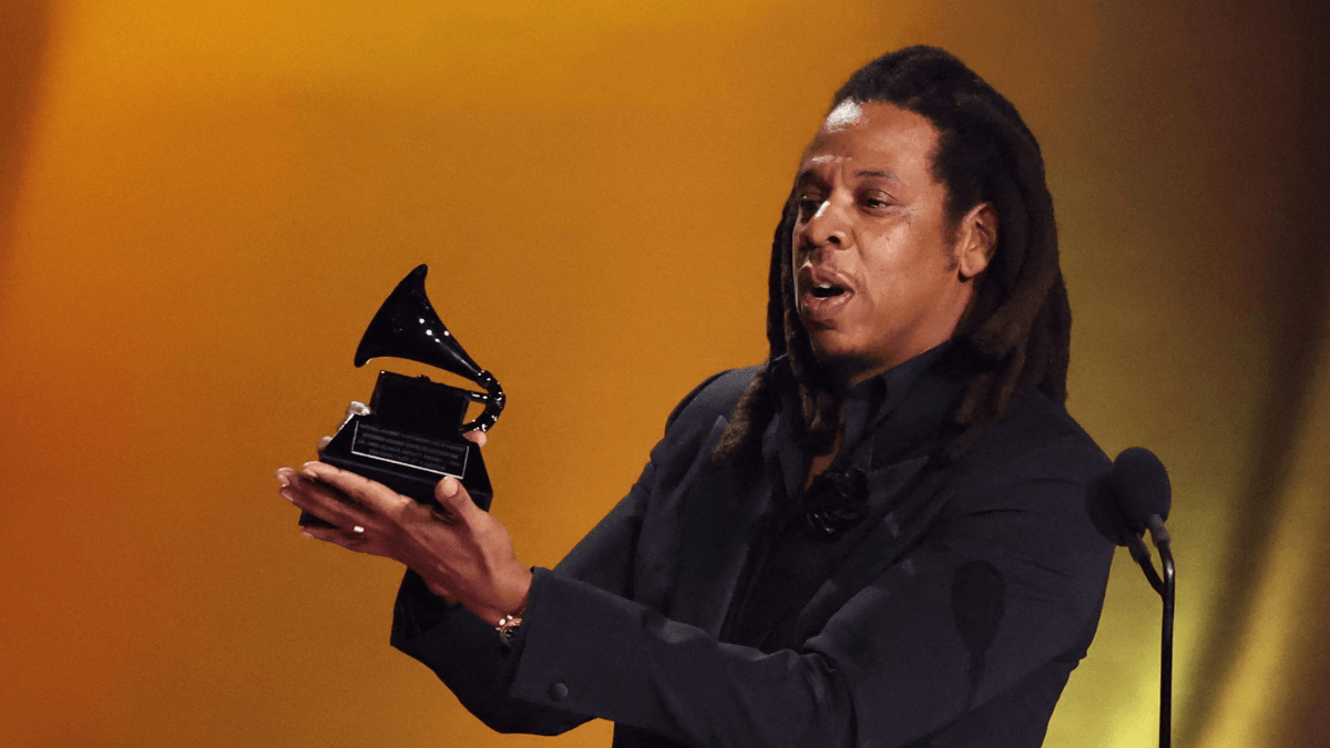 Jay-Z é acusado de estuprar menina de 13 anos junto com P. Diddy; rapper nega acusação