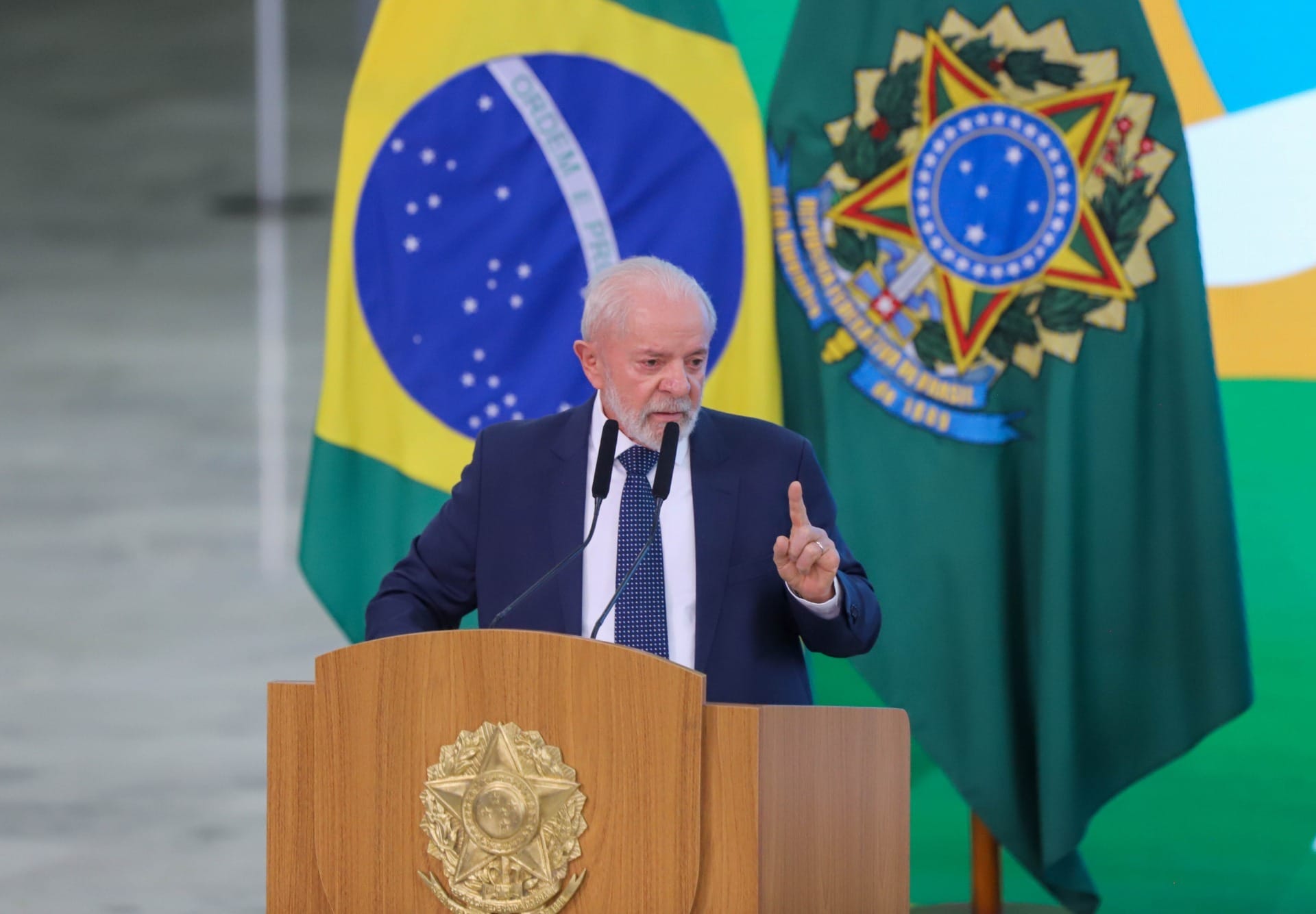 Lula passa por nova cirurgia na cabeça para evitar novas hemorragias no cérebro