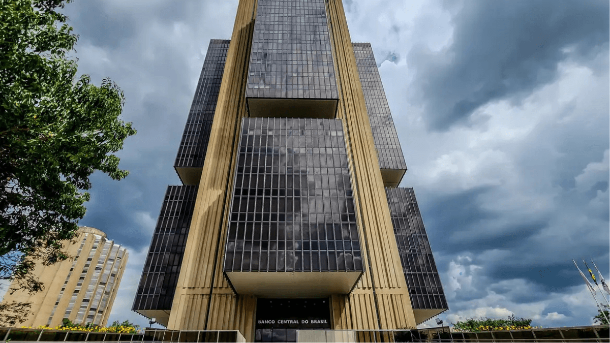 Copom começa hoje (18) reunião que pode subir a Selic para 14,25%