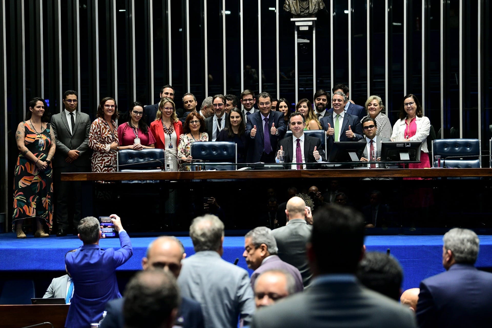 Cláudio Humberto: Senadores trabalharam apenas um dia e receberam R$ 2,7 mi em ressarcimentos
