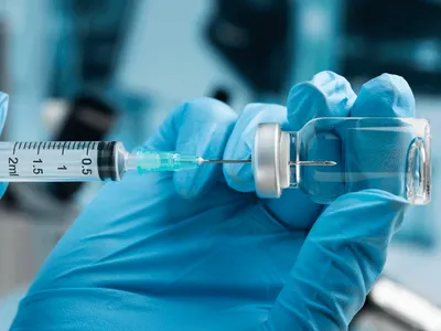 Anvisa suspende Polycid, Fosfato de Clindamicina, Soro Equiplex e fórmulas