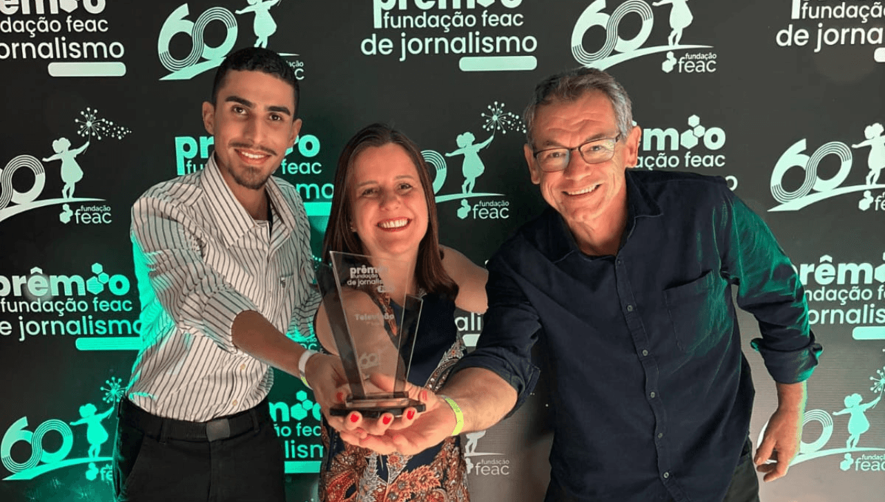 Kevin Velloso, Lucimeire Ramalho e Vilson Smanhoto comemoram premiação  (Foto/Arquivo pessoal)