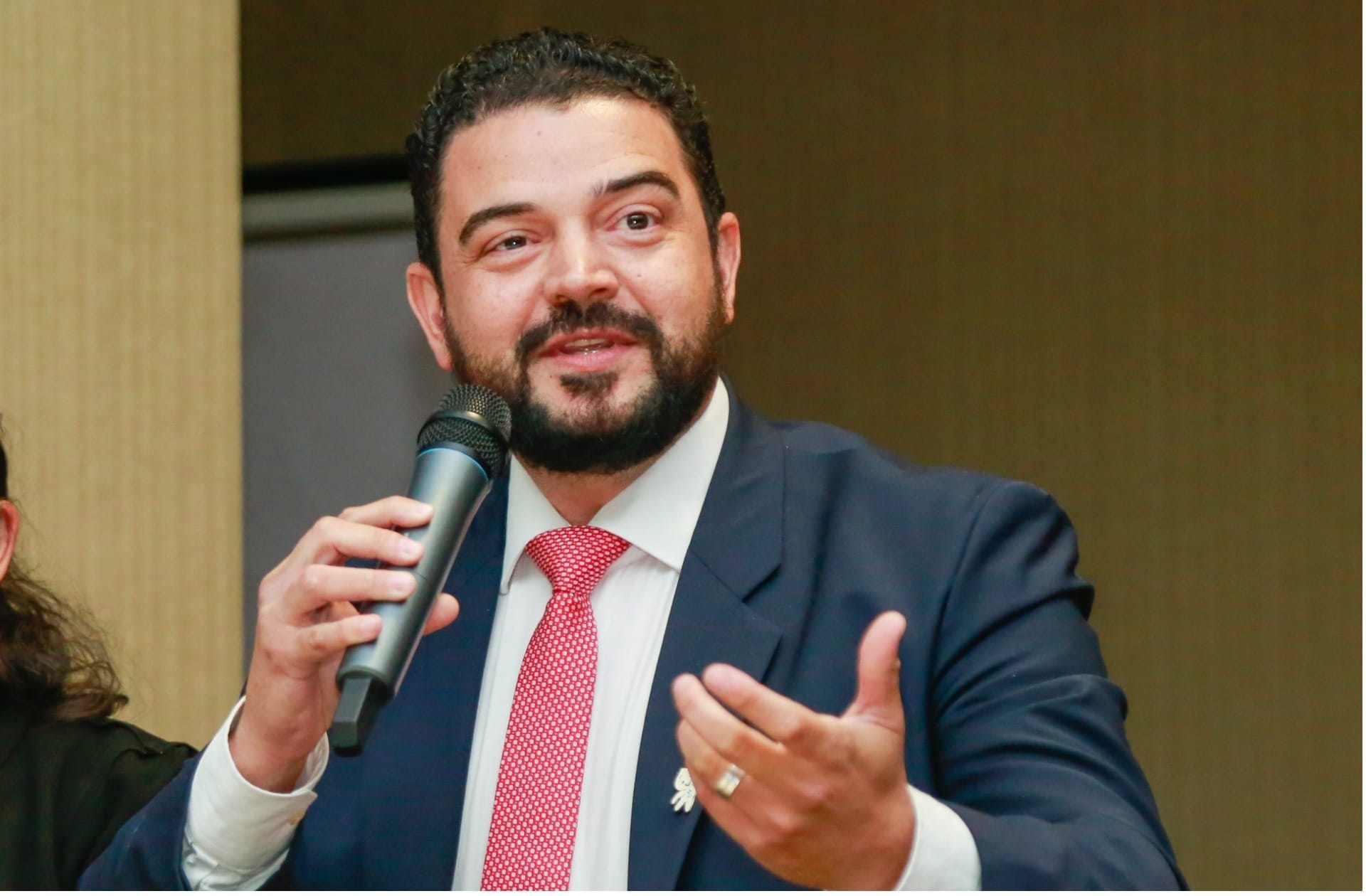 Prefeitura exonera secretário investigado por desvio de dinheiro do SUS em Piraquara