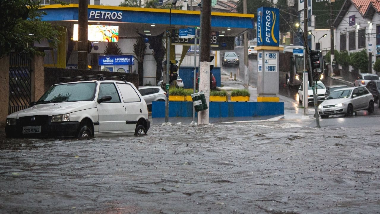 Chuvas intensas colocam Sudeste em alerta máximo até sábado; veja previsão