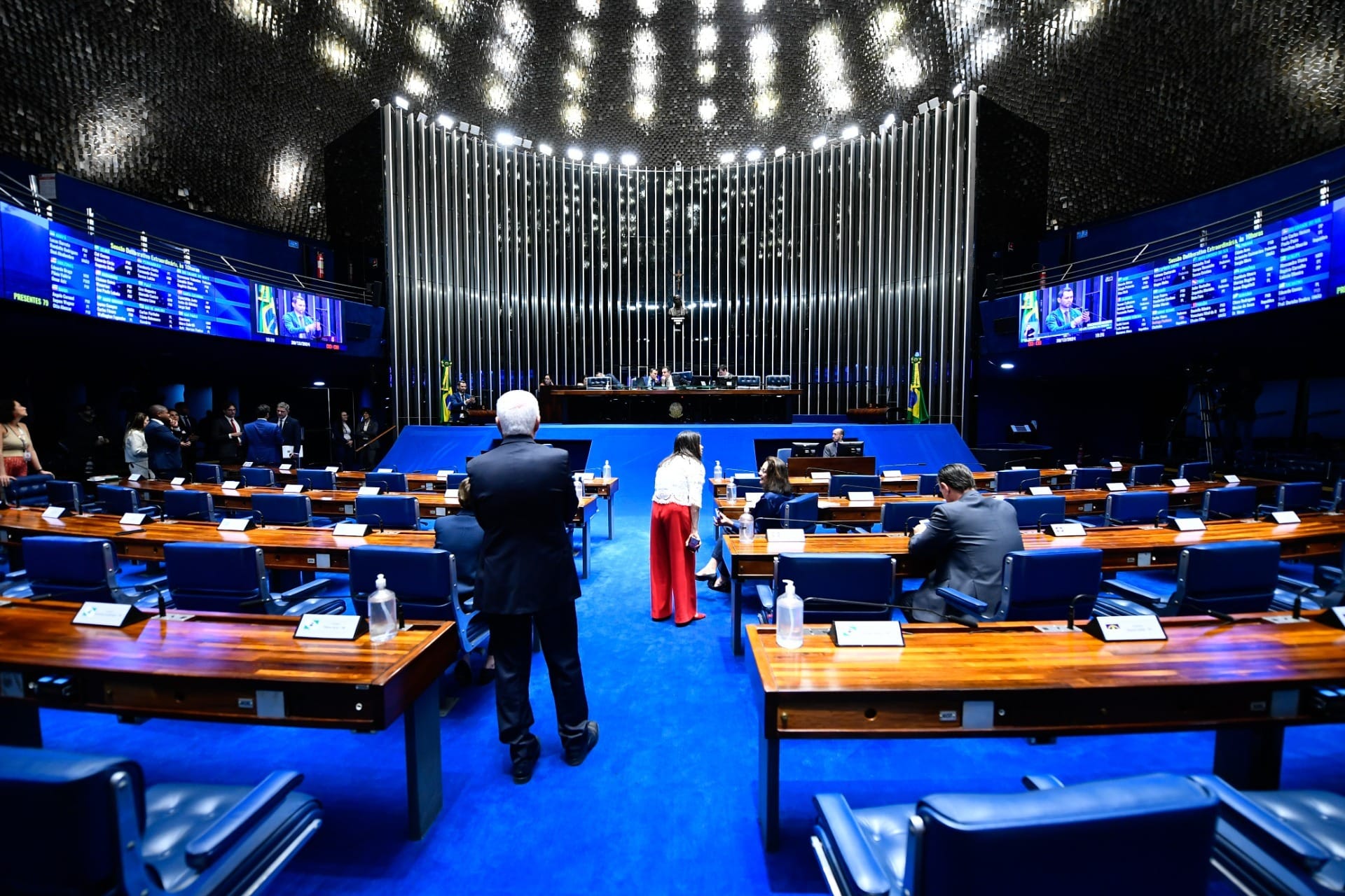 PEC quer proibir aposentadoria compulsória como punição para magistrados e militares condenados