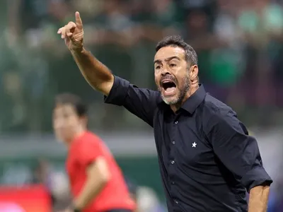 Técnico Artur Jorge tenta facilitar ida para o Cruzeiro; entenda