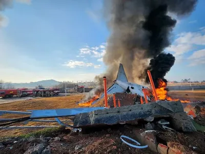 Investigação aponta que pilotos desligaram o motor errado em acidente aéreo na Coreia do Sul
