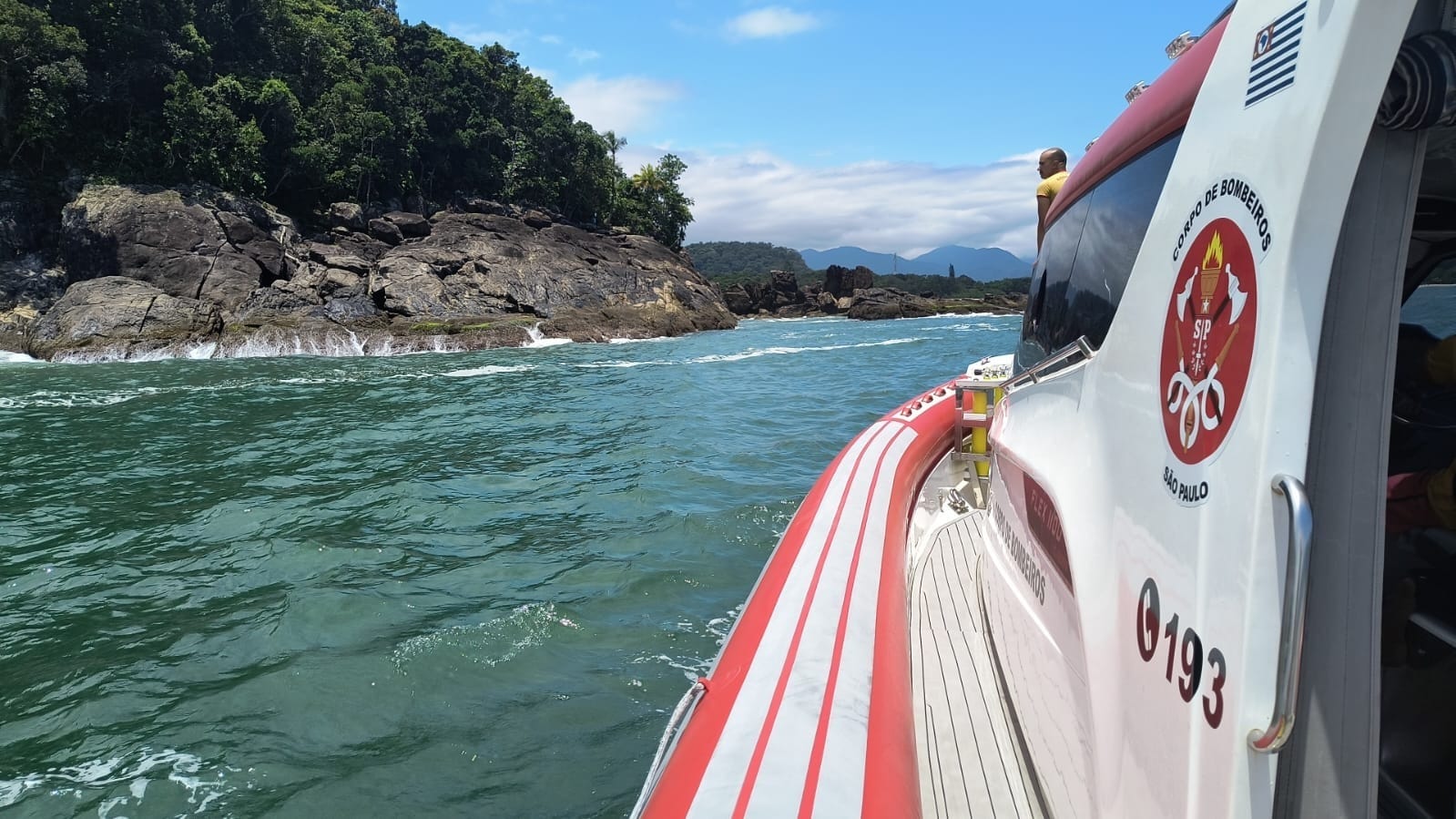 GBMar inicia busca por jovem que desapareceu em rio de São Sebastião
