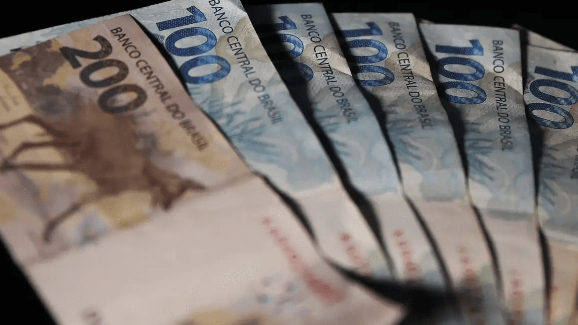 Proposta do Orçamento de 2026 prevê salário mínimo de R$ 1.631