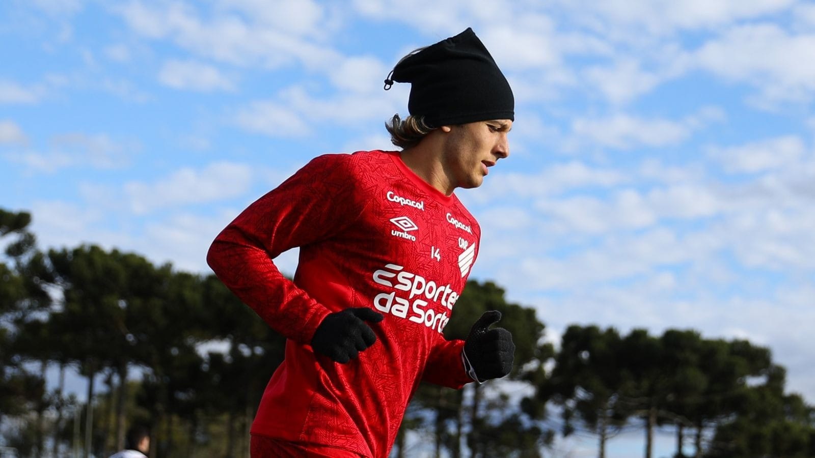 Fluminense encaminha a contratação do atacante Canobbio, do Athletico