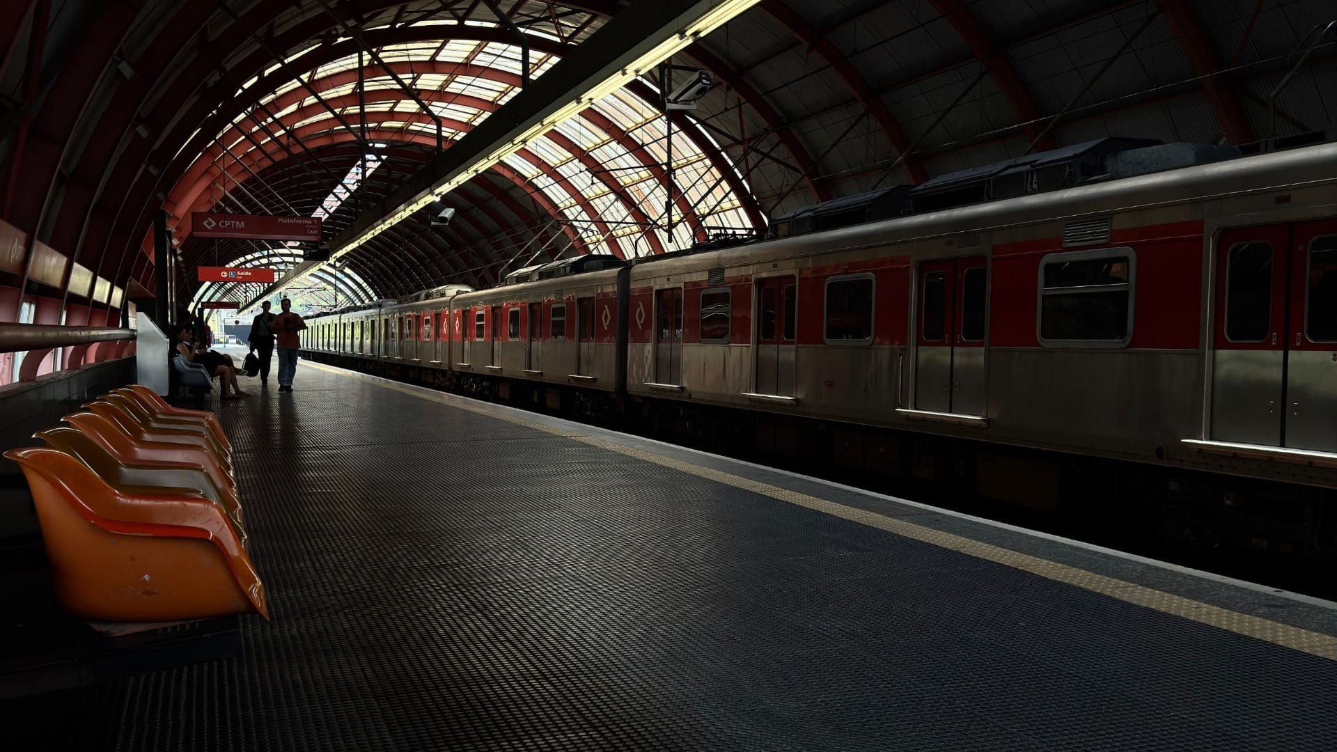 SP adota plano de contingência e reforça transporte em dia de greve da CPTM - QTU Questões do Universo