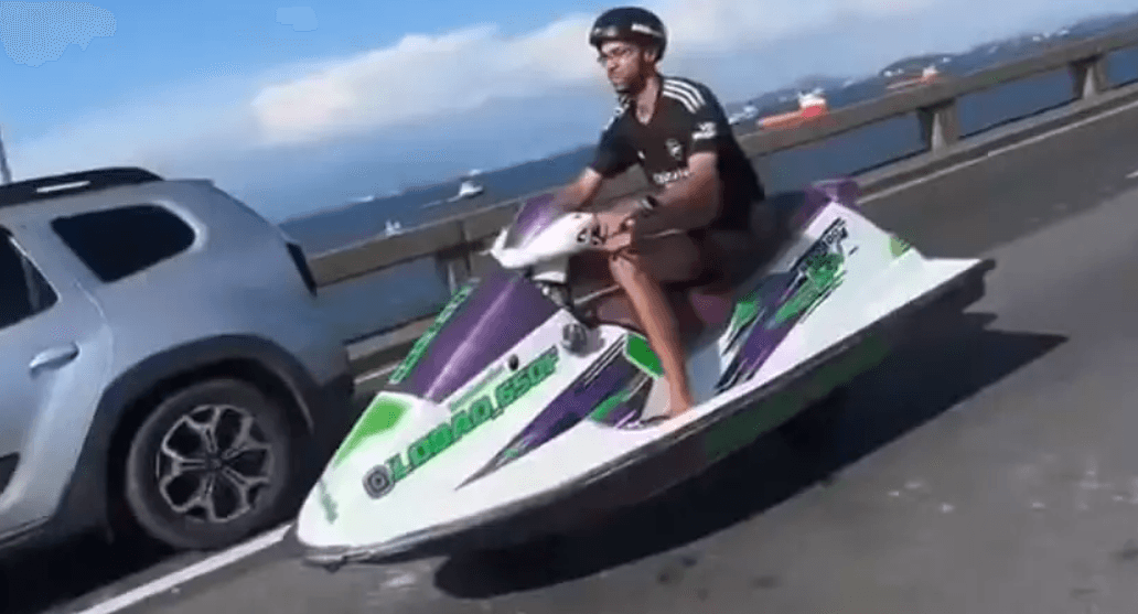 Homem flagrado pilotando "moto aquática" na Ponte Rio-Niterói será autuado pela PRF