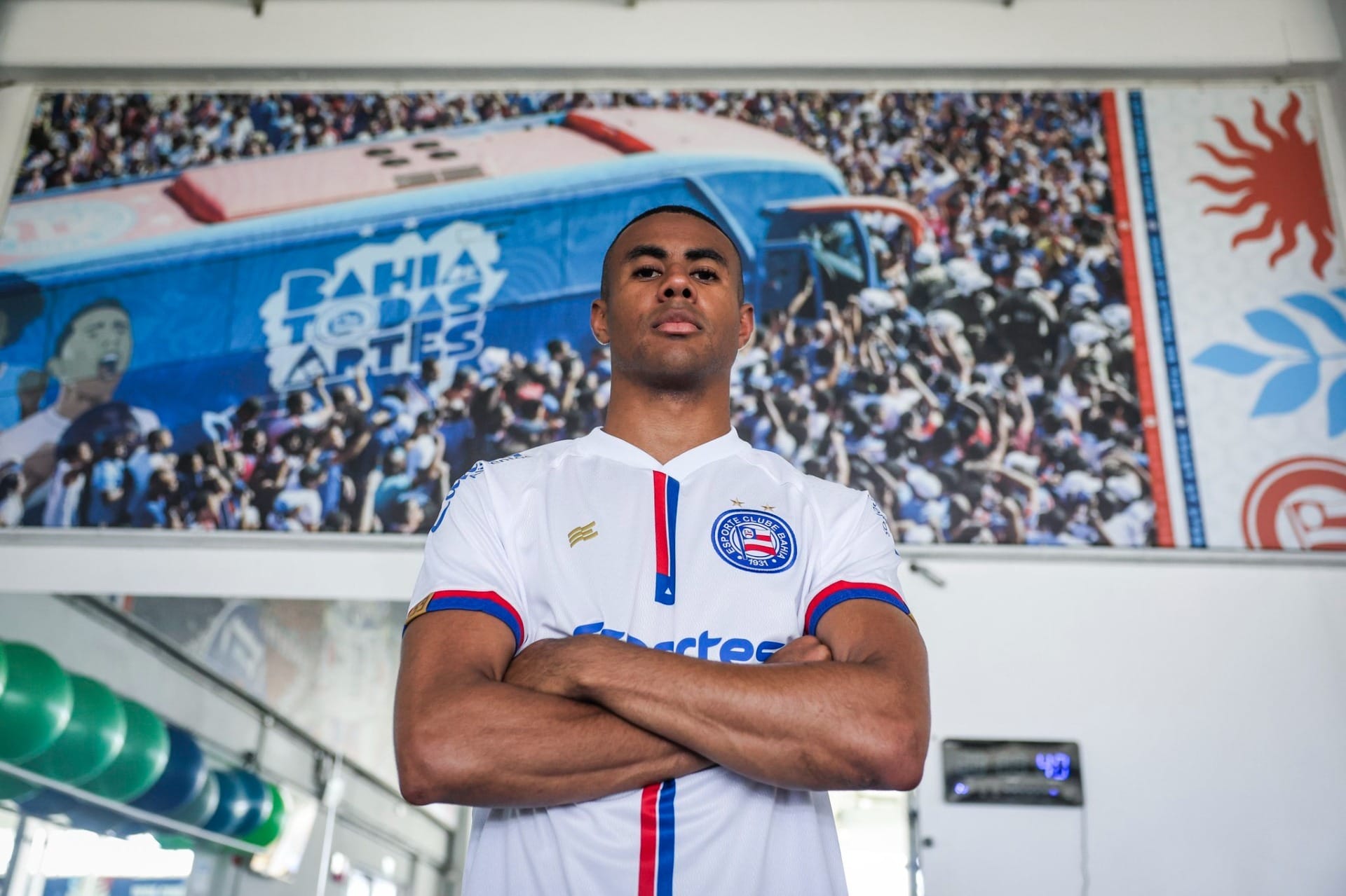 Bahia anuncia a contratação do volante Erick, ex-Athletico