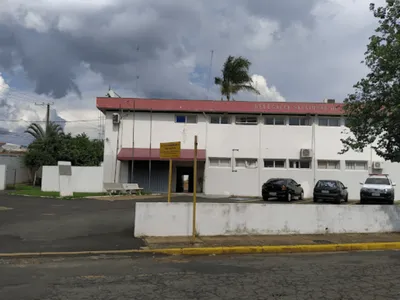 Homem morre e outro fica ferido após dupla passar atirando em lanchonete em Mogi Mirim