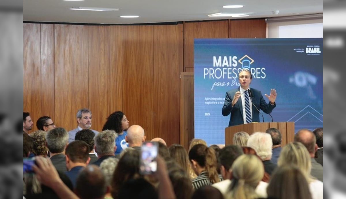 Governo lança programa destinado a professores, com bolsas para docentes em formação