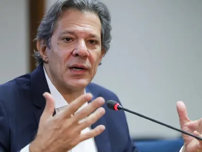 Haddad ataca privatizações de Tarcísio: "Sabesp está virando Enel da água"