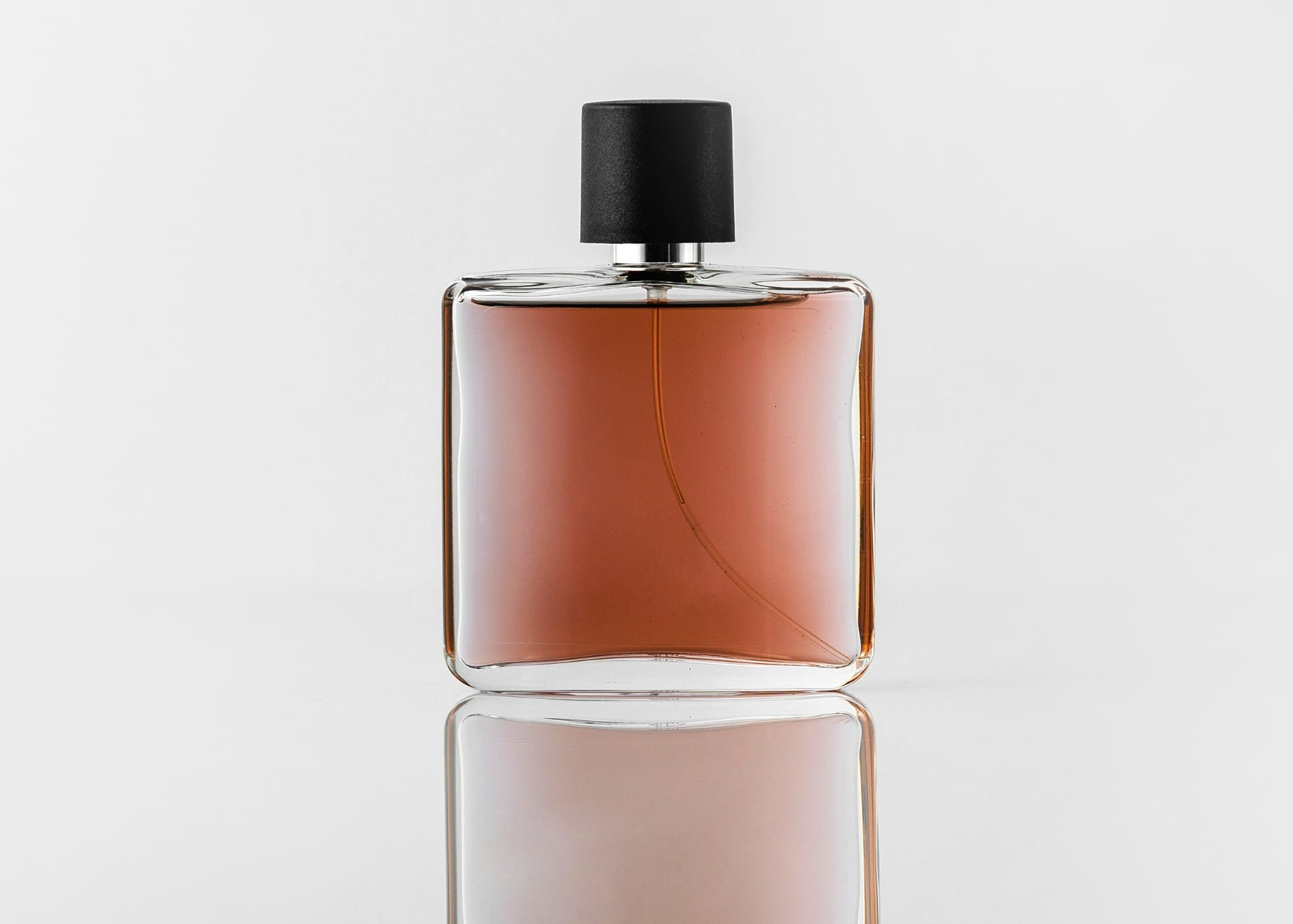 Fragrâncias mais marcantes ou opções mais discretas? A escolha varia de pessoa para pessoa. / Foto: Freepik