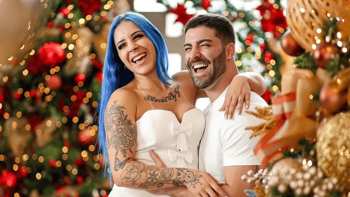 Ianka Cristini pede para usar cinta modeladora na cadeia