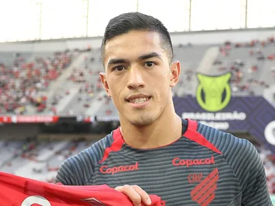 Atlético-MG acerta a contratação do atacante Cuello, do Athletico; veja valores