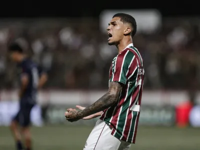 Manchester United e Arsenal "brigam" por contratação ex-Fluminense; veja