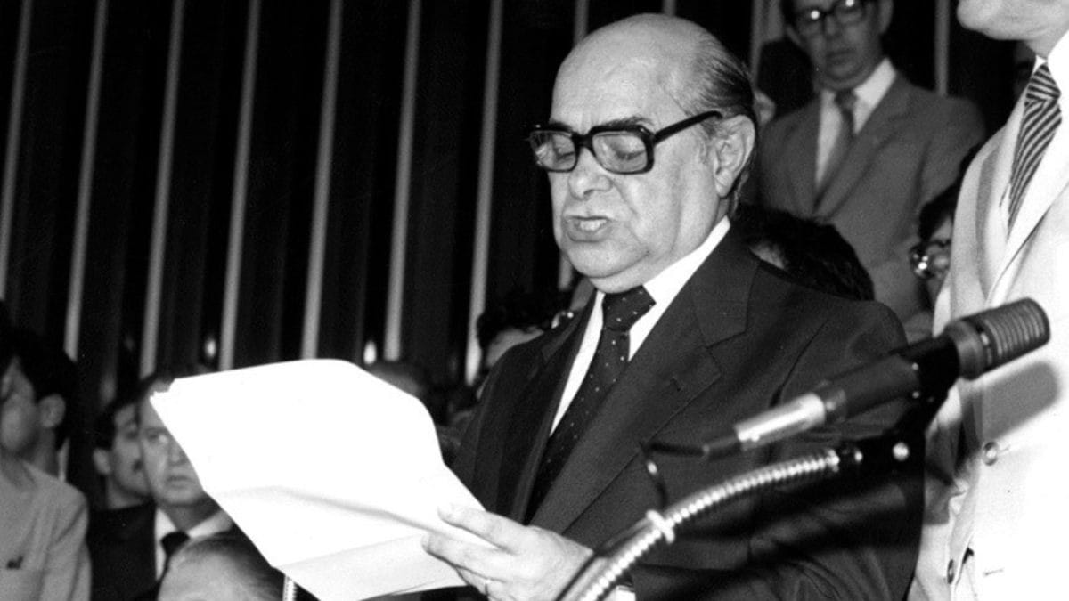 Há 40 anos, Tancredo vencia eleição que marcava a retomada da democracia brasileira