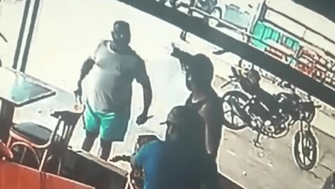Familiares e amigos se despedem do motorista morto em briga de trânsito na Pampulha