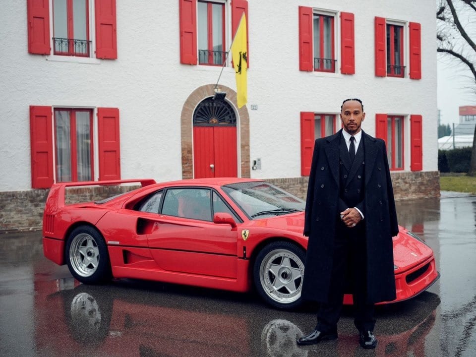 Hamilton restaura Ferrari F40 parada há mais de 30 anos