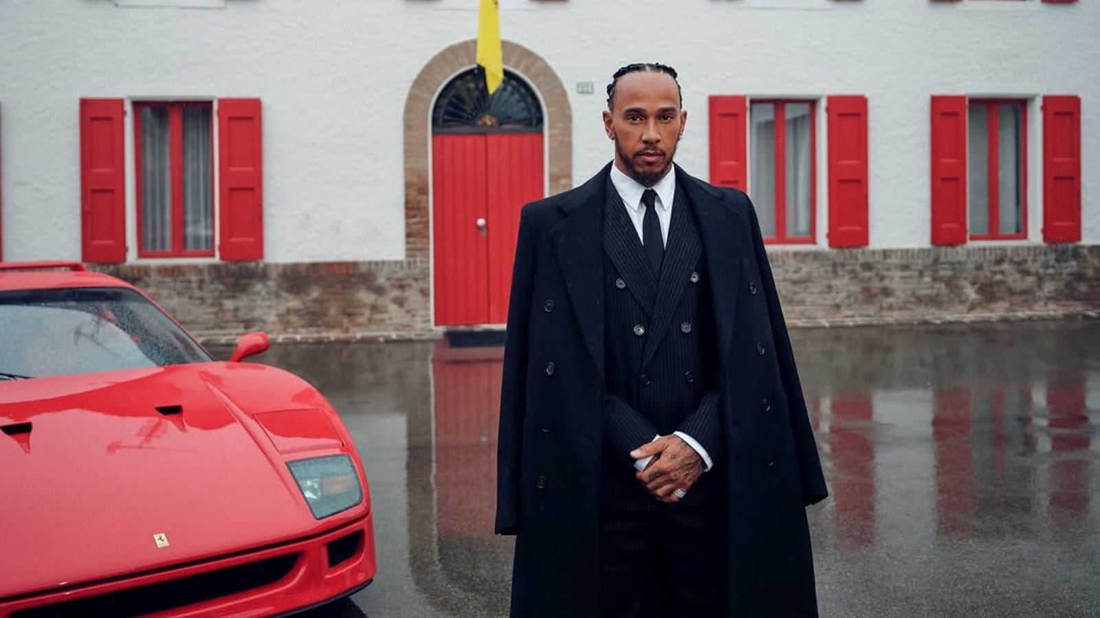 "Sonho de correr de vermelho": Hamilton 'estreia' na Ferrari com visita à sede em Maranello