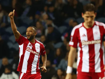 Olympiacos vence Porto por 1 a 0 e se classifica para os playoffs da Liga Europa