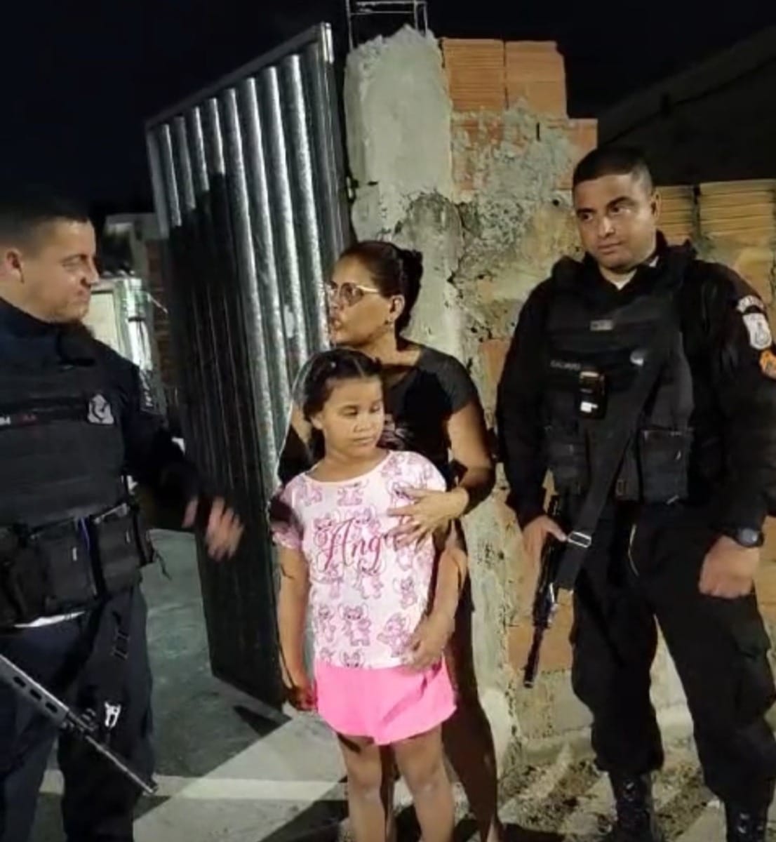PMs salvam criança engasgada com uma bolinha de gude na Zona Norte do Rio