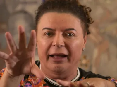 David Brazil revela que conheceu famosos após trabalhar em restaurante: “Arrasei”
